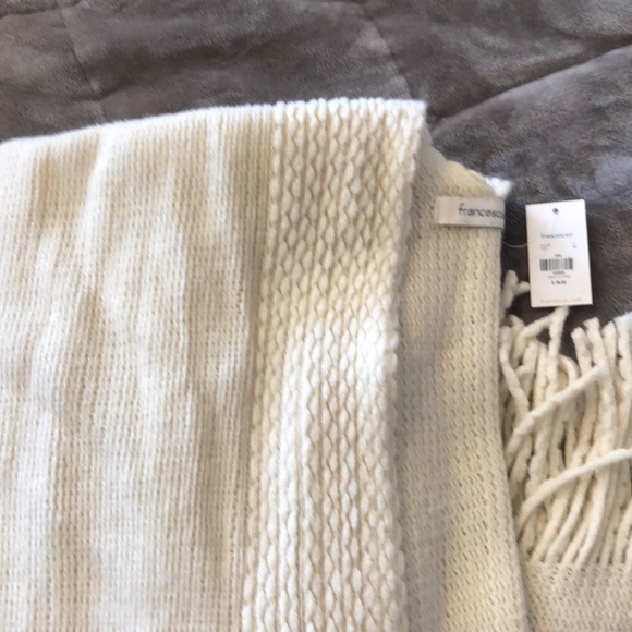 Francesca Ivory Shawl with fringe. - Picture 4 of 4